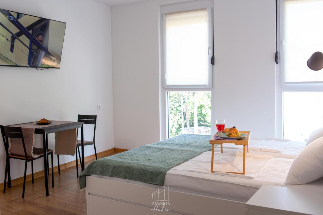 Pansion Hukic Hotel Tuzla Eksteriør billede