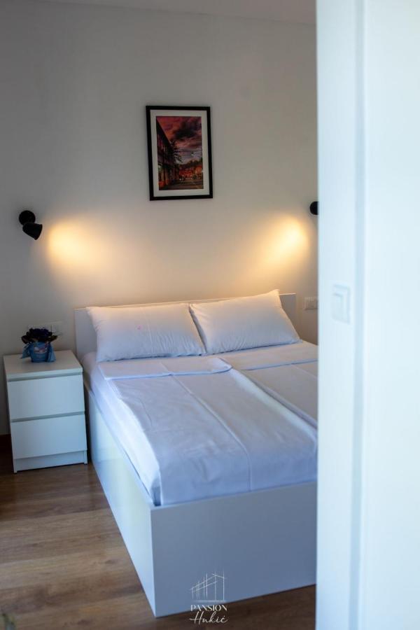 Pansion Hukic Hotel Tuzla Eksteriør billede